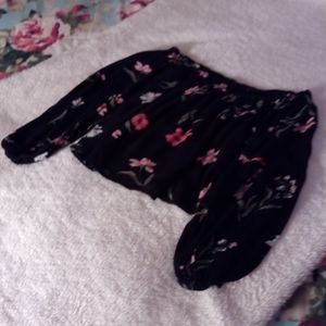 🌸 CUTE LIL' HOLLISTER TOP